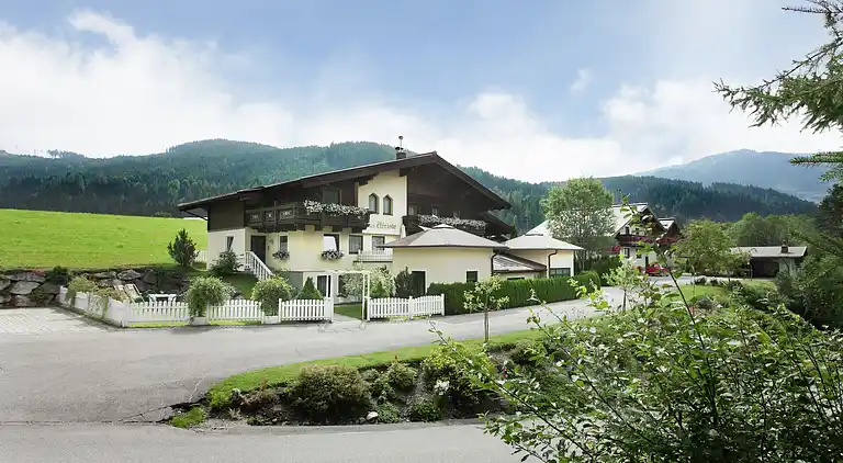 Manor house in Neuberg