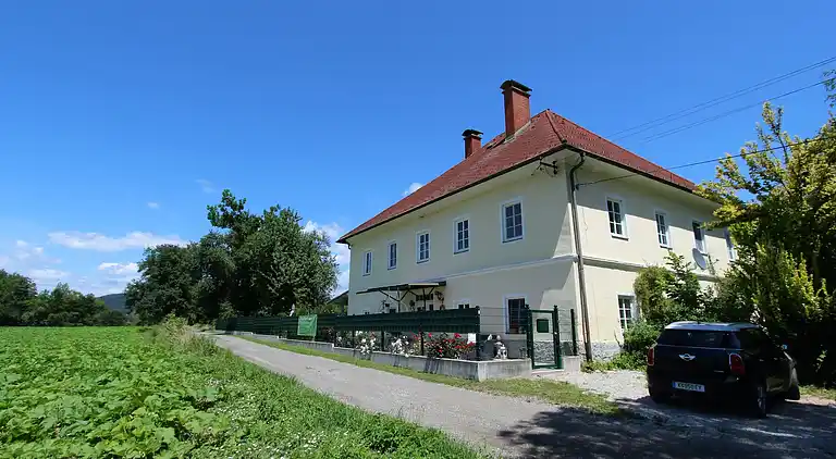 Farm house in Hörtendorf