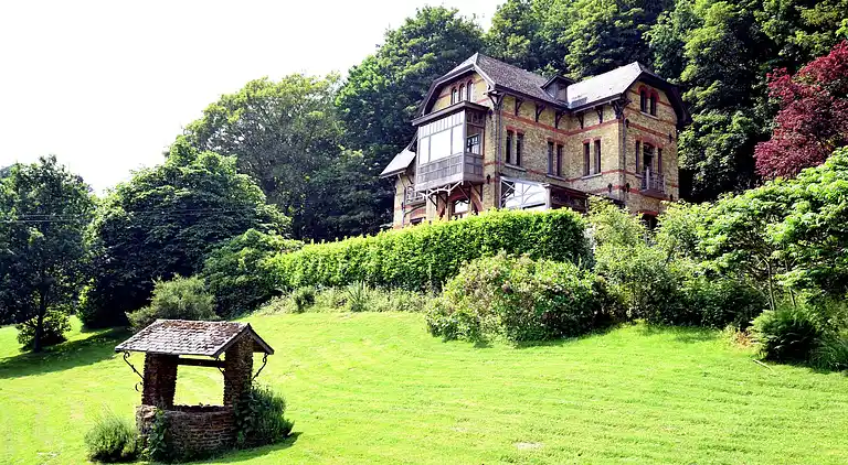 Manor house in Flobecq-Bois