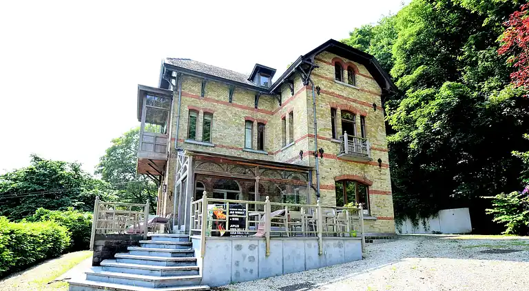 Manor house in Flobecq-Bois