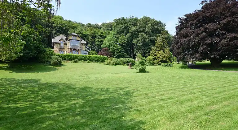 Manor house in Flobecq-Bois