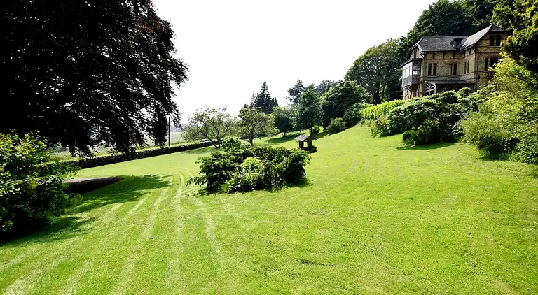 Manor house in Flobecq-Bois