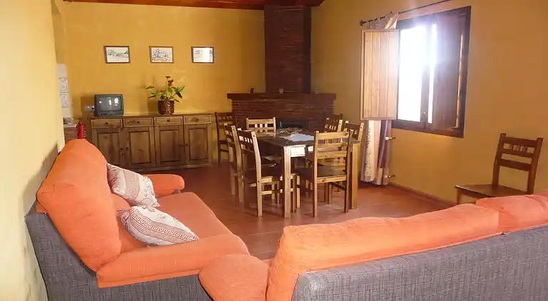 Farm house in Fuentes de Cesna