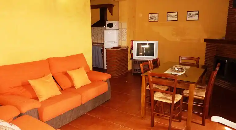 Farm house in Fuentes de Cesna