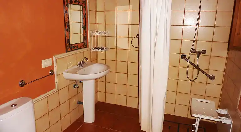 Farm house in Fuentes de Cesna