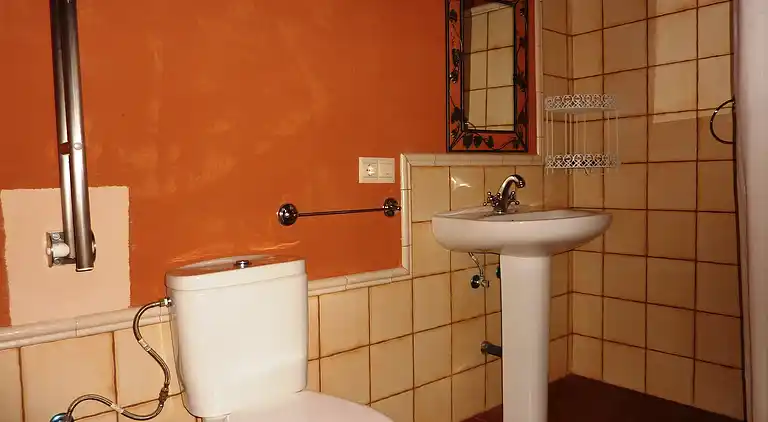 Farm house in Fuentes de Cesna