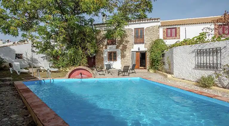 Farm house in Fuentes de Cesna