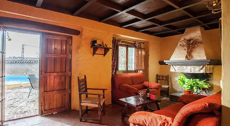 Farm house in Fuentes de Cesna