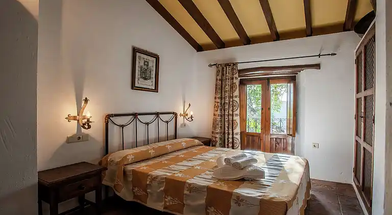 Farm house in Fuentes de Cesna