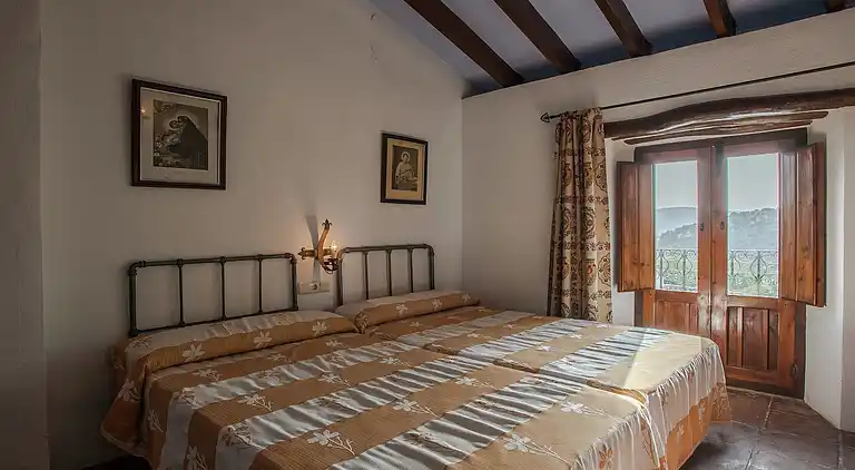 Farm house in Fuentes de Cesna