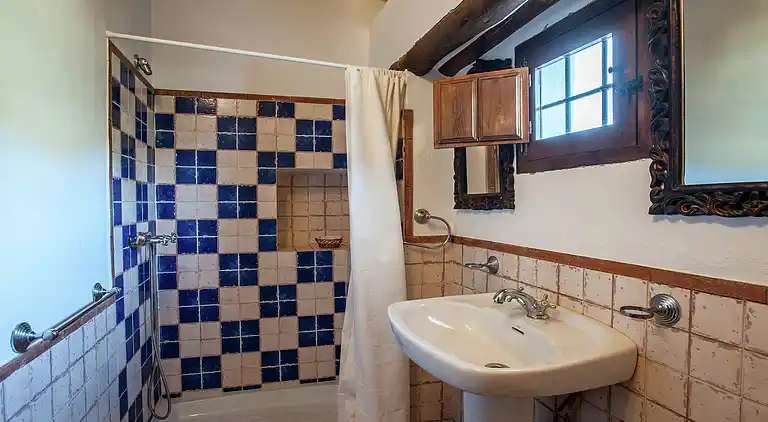 Farm house in Fuentes de Cesna