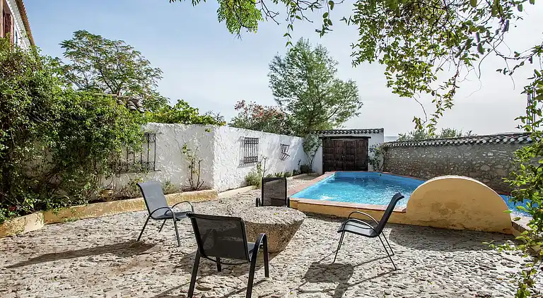 Farm house in Fuentes de Cesna