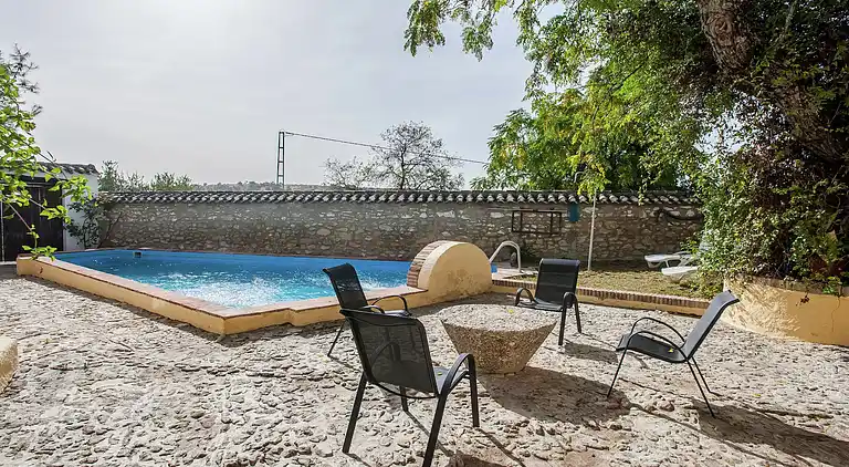 Farm house in Fuentes de Cesna