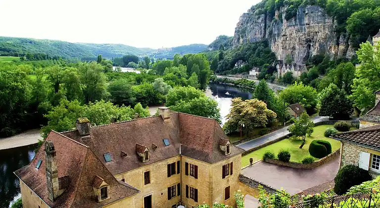 Cottage in Chartrier-Ferrière