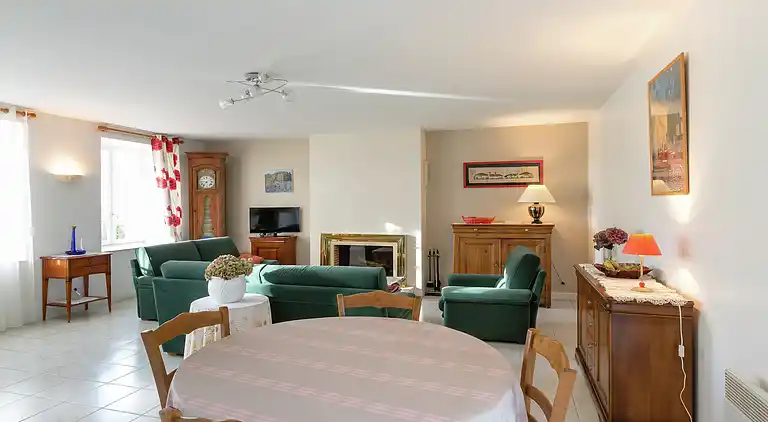 Holiday home in Broons