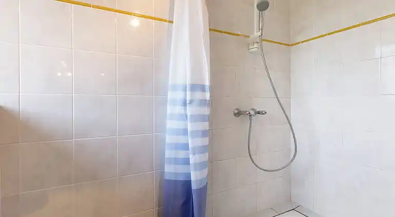 Holiday home in Broons