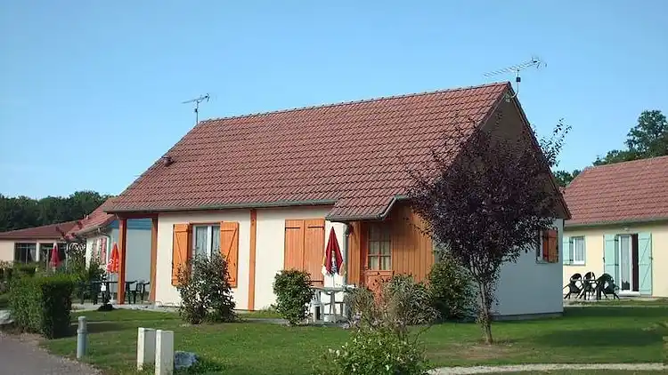 Sommerhus i Saint-Remy-en-Bouzemont-Saint-Genest-et-Isson