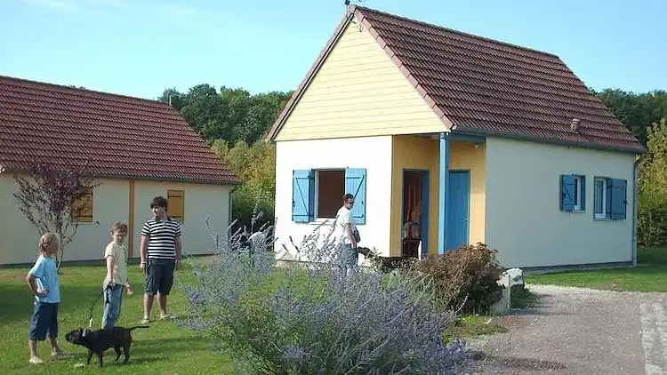 Sommerhus i Saint-Remy-en-Bouzemont-Saint-Genest-et-Isson