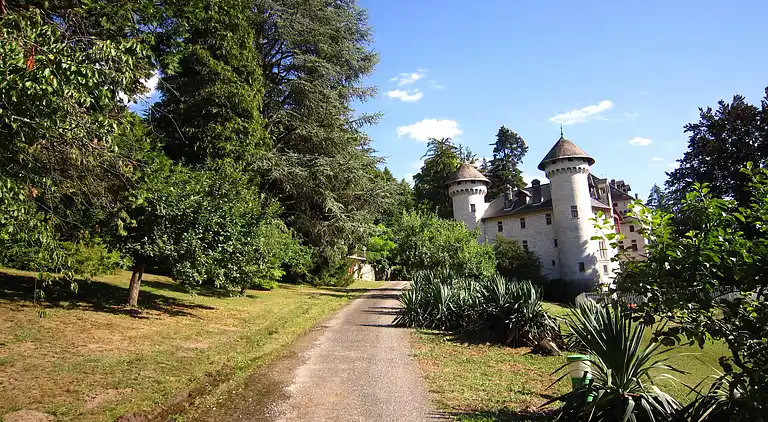Castle in Serrières-en-Chautagne