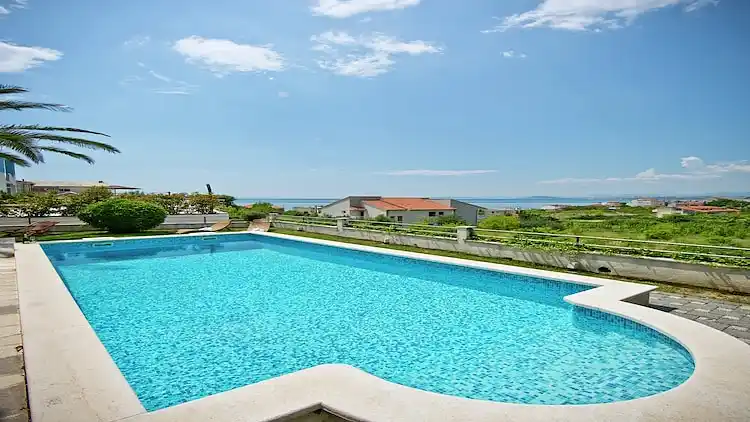 Leilighet i Podstrana