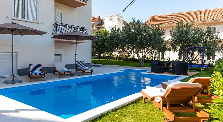 Ferielejlighed i Podstrana