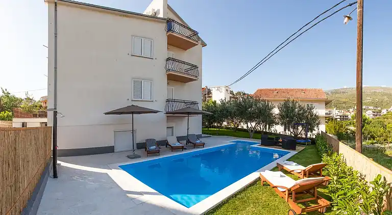 Ferielejlighed i Podstrana