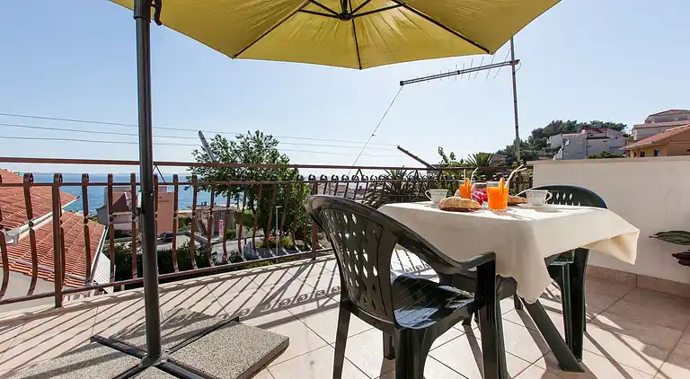 Ferielejlighed i Podstrana