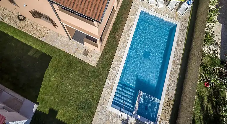 Farm house in Loborika