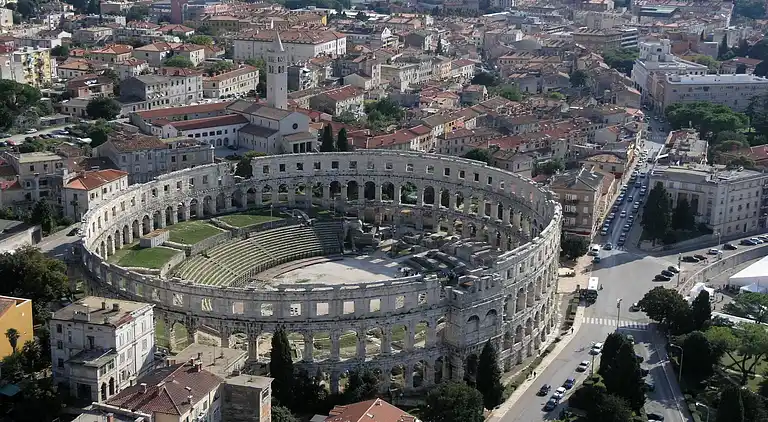 Farm house in Loborika