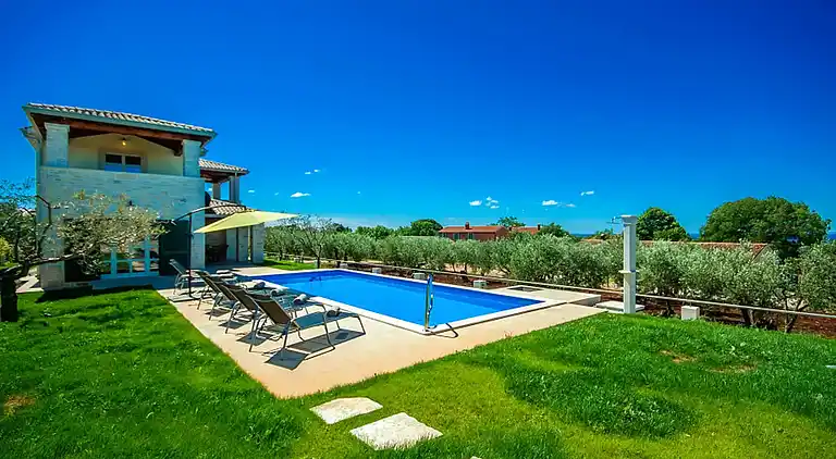 Holiday home in Valentići