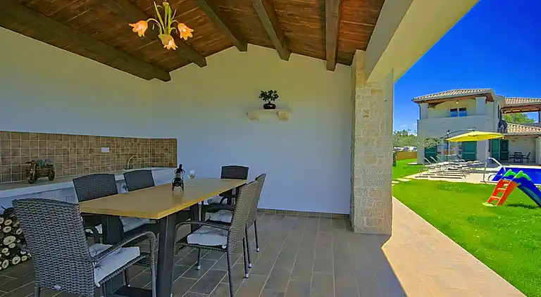 Holiday home in Valentići