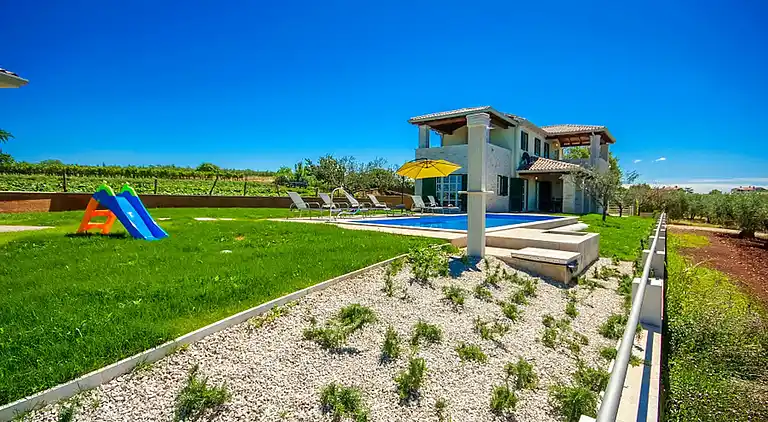 Holiday home in Valentići