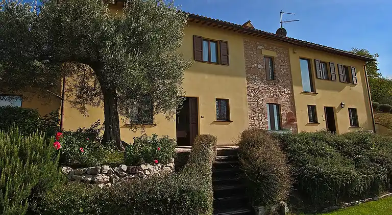 Farm house in Trevi