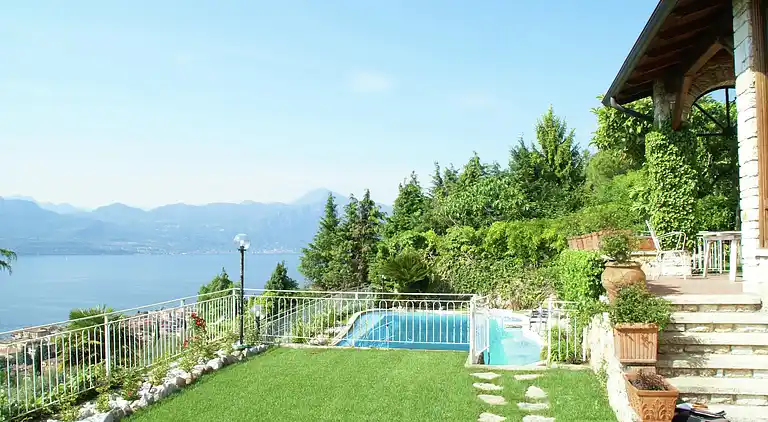 Villa in Torri del Benaco