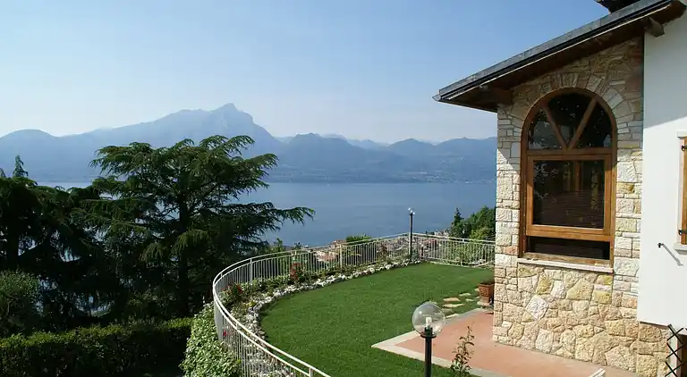 Villa in Torri del Benaco