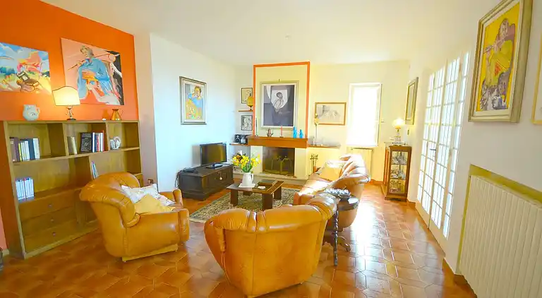 Villa in Castellina Marittima