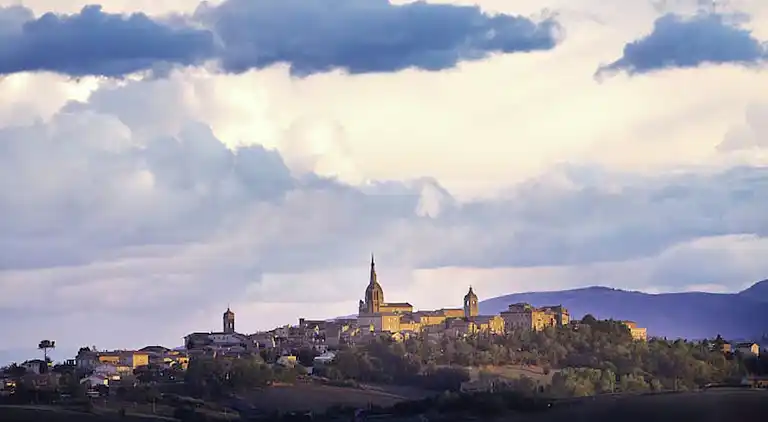 Gårdhus i Montecarotto