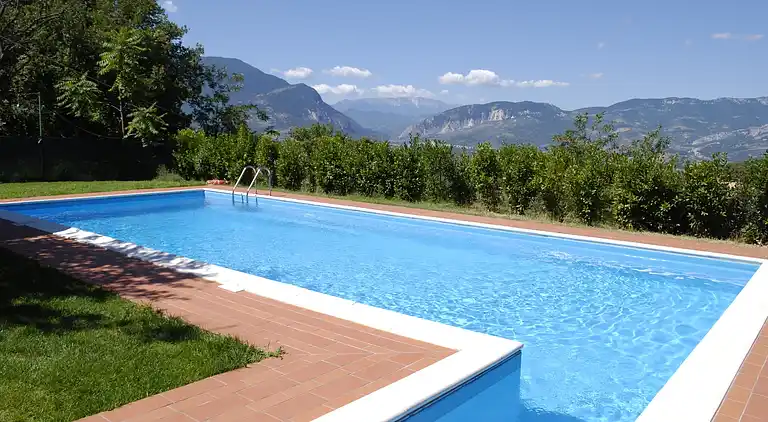 Manor house in San Valentino in Abruzzo Citeriore