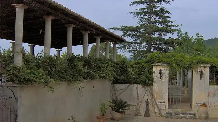 Manor house in Fitili