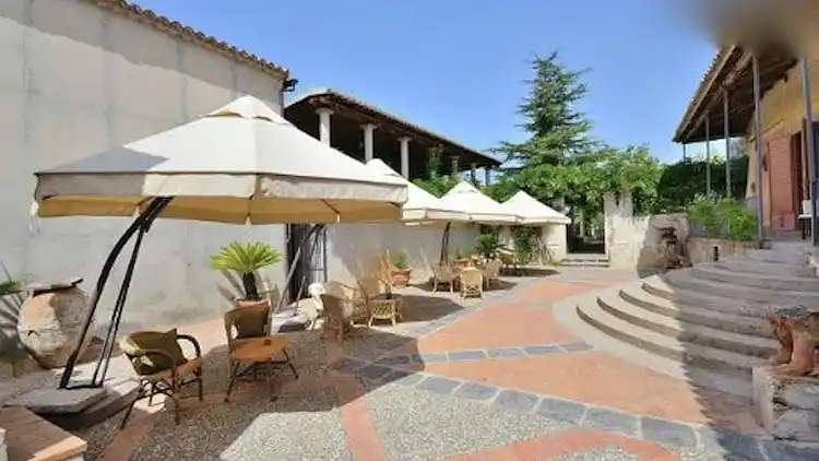 Manor house in Fitili