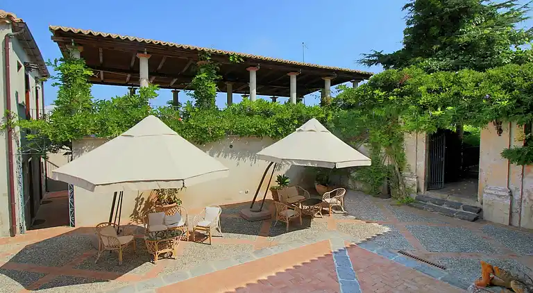 Manor house in Fitili