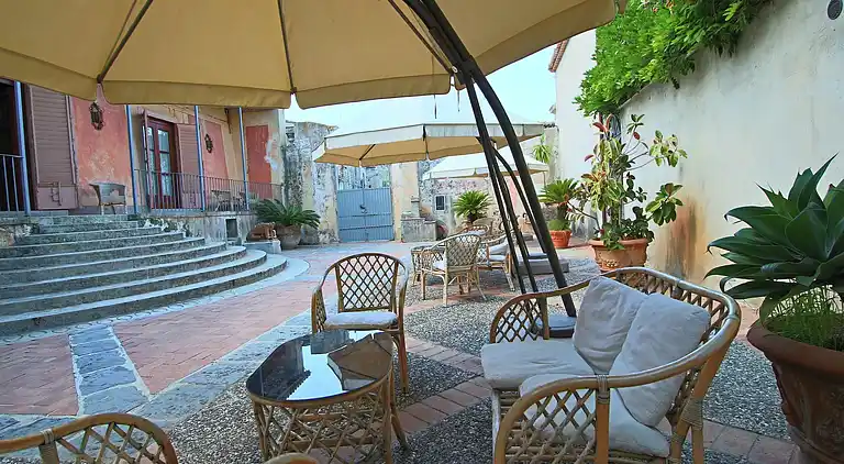 Manor house in Fitili