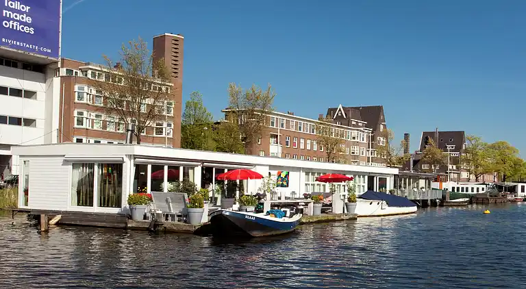 Houseboat in Amsterdam-Zuid