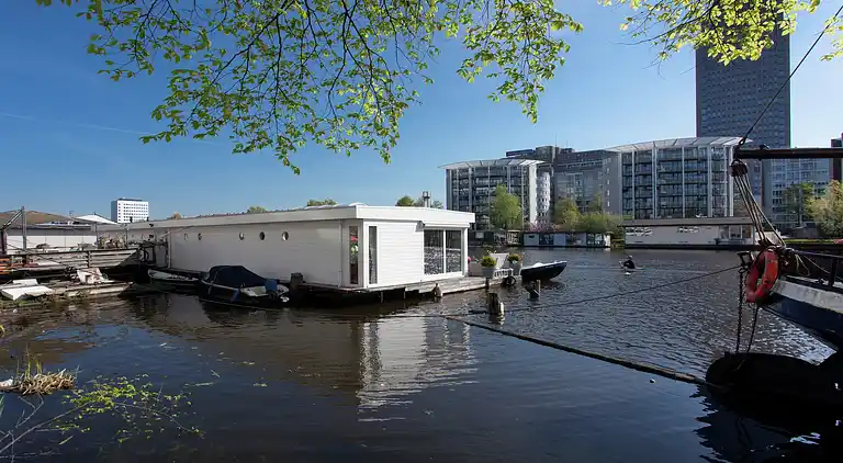Houseboat in Amsterdam-Zuid
