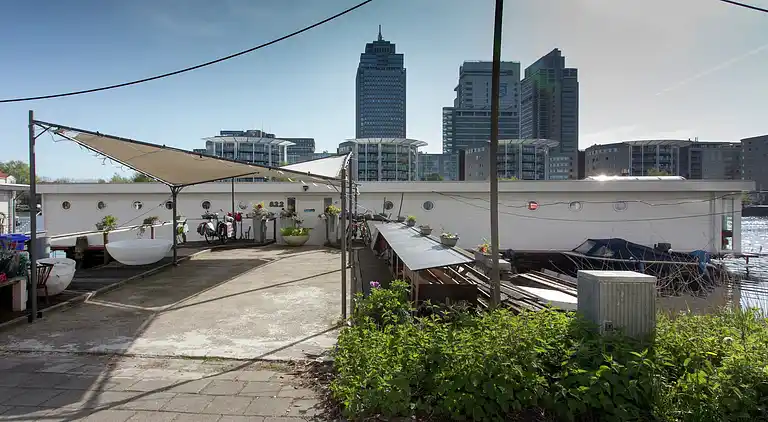 Houseboat in Amsterdam-Zuid