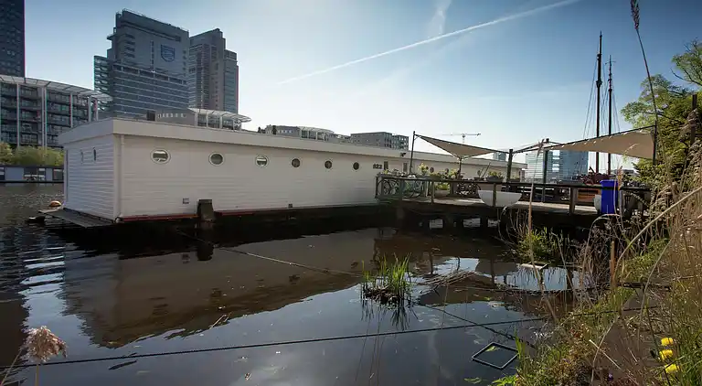 Houseboat in Amsterdam-Zuid