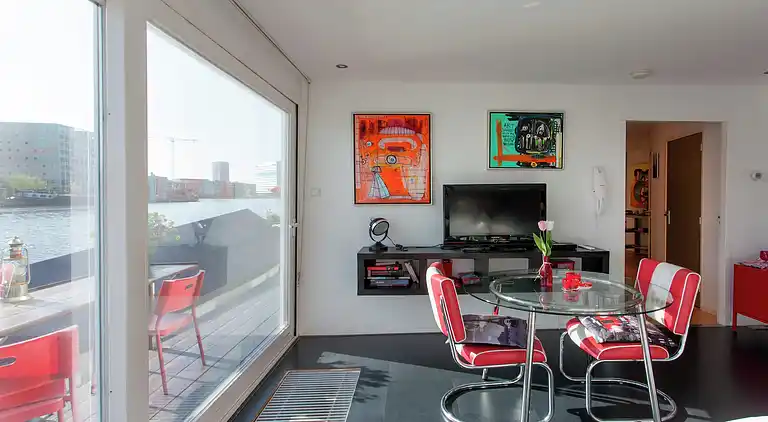 Houseboat in Amsterdam-Zuid