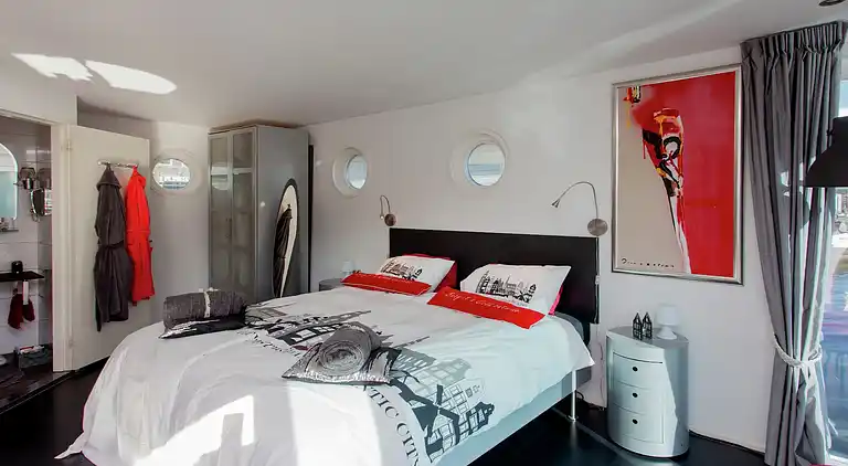 Houseboat in Amsterdam-Zuid