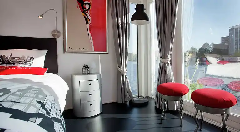 Houseboat in Amsterdam-Zuid