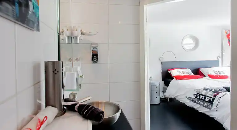 Houseboat in Amsterdam-Zuid